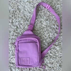 BEIS Berry Sport Sling